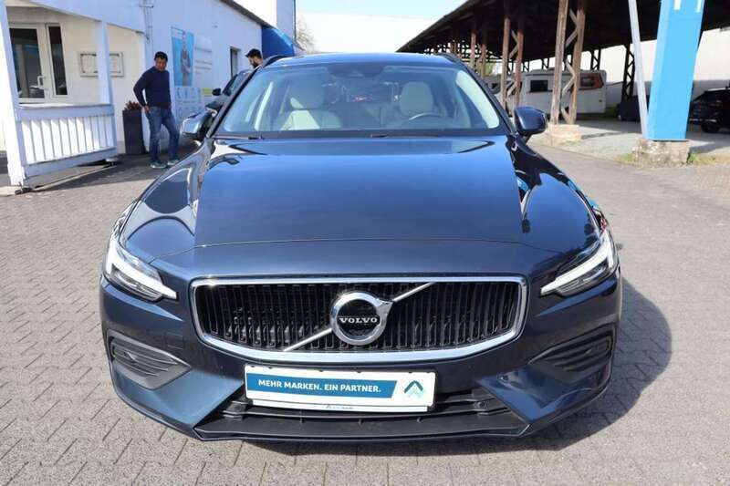 Gebraucht Volvo V60 Core 197 PS (144 kW) 2022 Denim blue Kombi