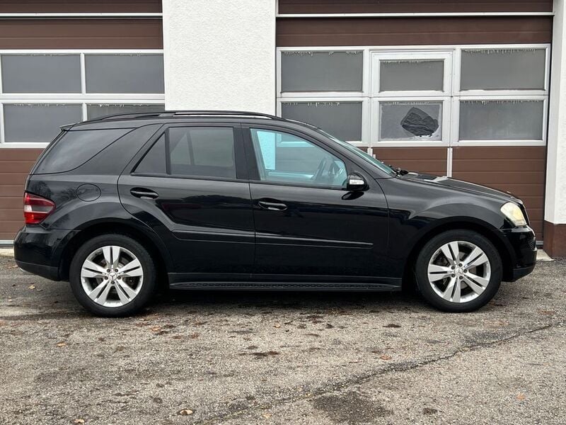 Gebraucht Mercedes ML320 Sport 224 PS (164 kW) 2009 Schwarz SUV