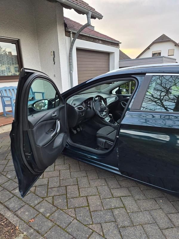 Gebraucht Opel Astra 110 PS (80 kW) 2016 Grün Kombi