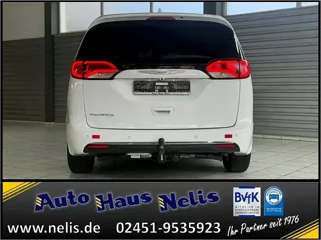 Second-hand Chrysler Pacifica 291 CP (214 kW) 2016 Alb Monovolum