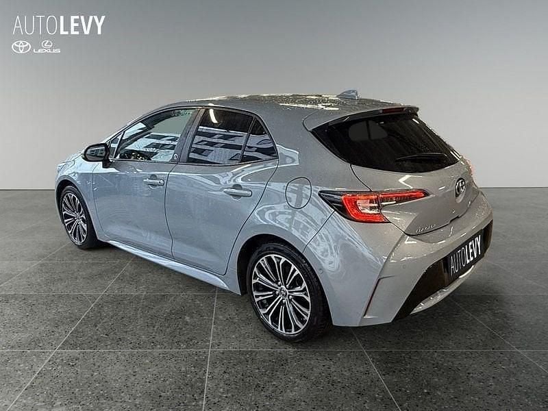 Gebraucht Toyota Corolla Team 122 PS (89 kW) 2022 Cement grey (metallic) Limousine