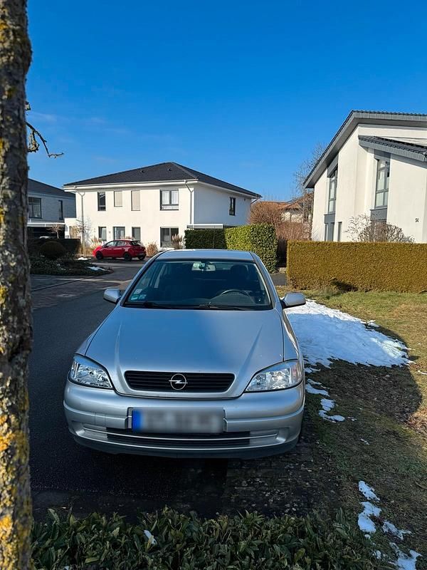 Grau Gebraucht 1999 Opel Astra Kleinwagen | 800 € (Guter Preis) - Bild 1/4