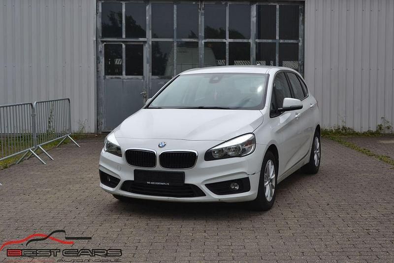 Weiß Gebraucht 2016 BMW 216 Active Tourer Advantage Van / Kleinbus | 5.950 € (Guter Preis) - Bild 1/4