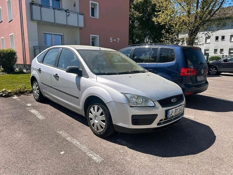 Begagnad Ford Focus 2006 Silver Sedan