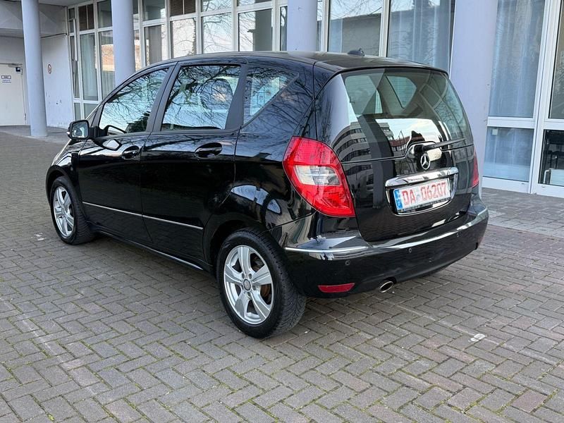 Gebraucht Mercedes A160 95 PS (69 kW) 2009 Kosmosschwarz  metalliclack Kleinwagen