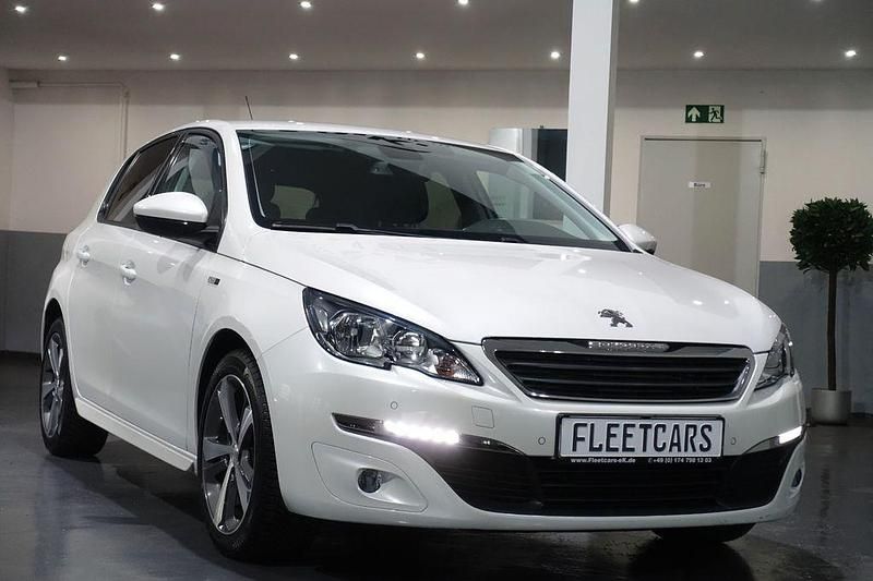 Gebraucht Peugeot 308 Style 120 PS (88 kW) 2017 Weiß Limousine