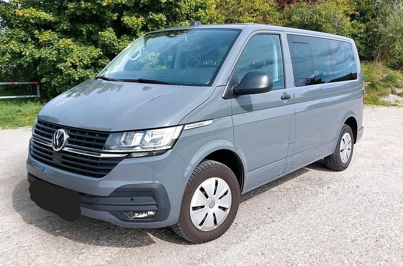 Grau Gebraucht 2021 VW Multivan Trendline Van | 38.500 € (Superpreis) - Bild 1/4