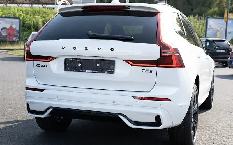 Nowe Volvo XC60 Plus 455 KM (334 kW) 2025 Biały SUV