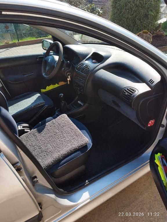 Gebraucht Peugeot 206 75 PS (55 kW) 2002 Silber Limousine