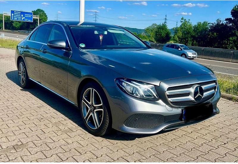 Gebraucht Mercedes E220 Avantgarde 194 PS (142 kW) 2016 Grau Limousine