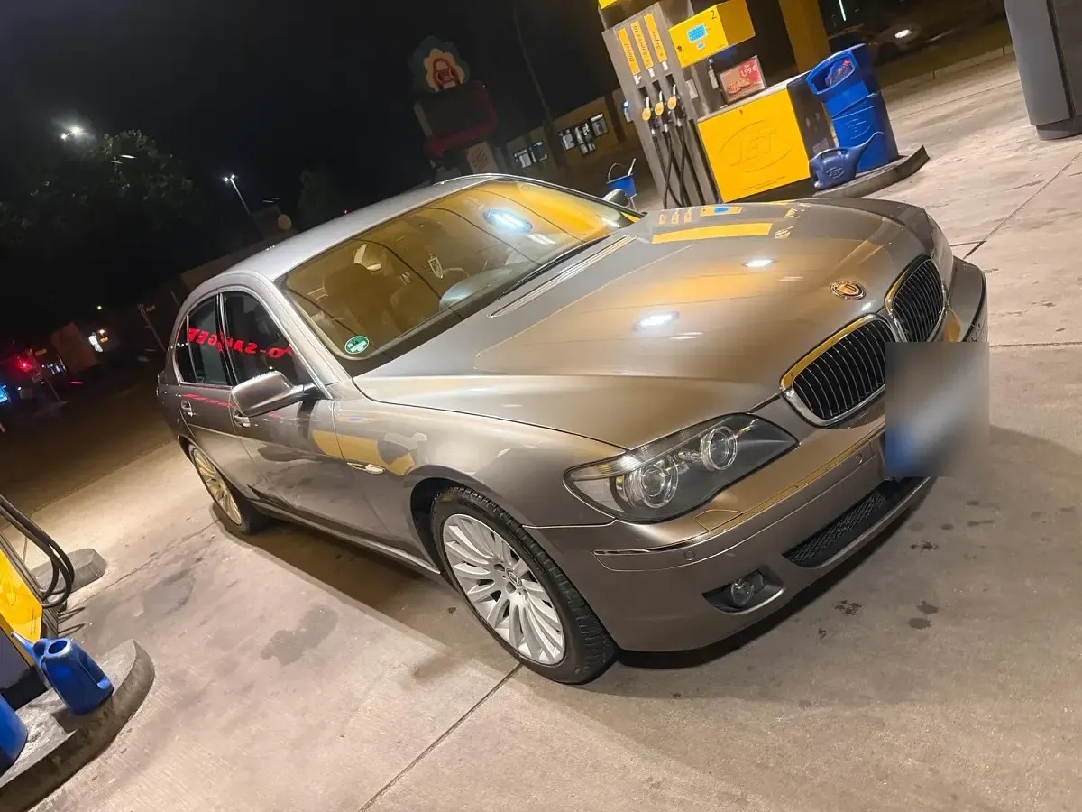 Gebraucht BMW 730 235 PS (172 kW) 2006 Silber Limousine