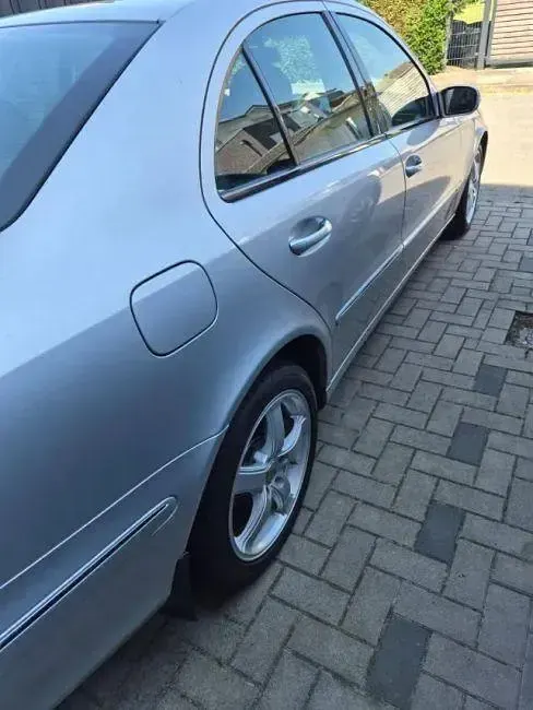 Gebraucht Mercedes E220 150 PS (110 kW) 2004 Silber Limousine