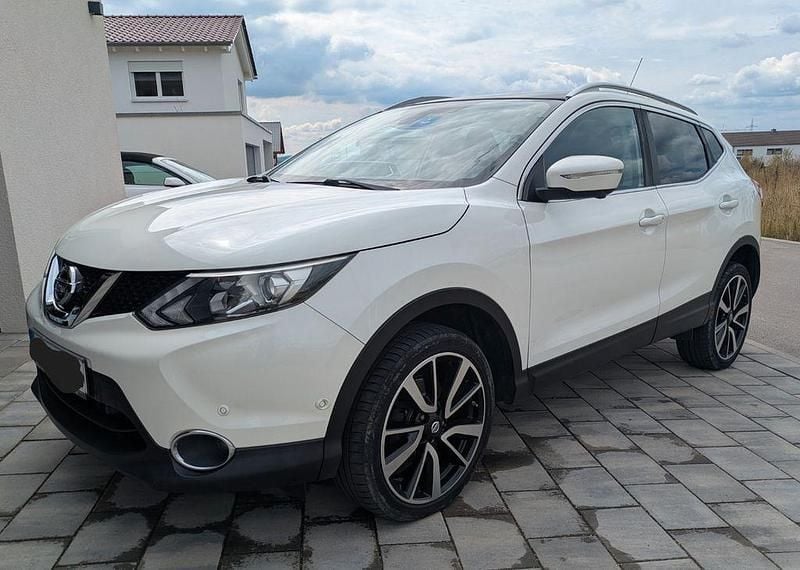 Weiß Gebraucht 2014 Nissan Qashqai Tekna SUV | 12.000 € (Fairer Preis) - Bild 1/4