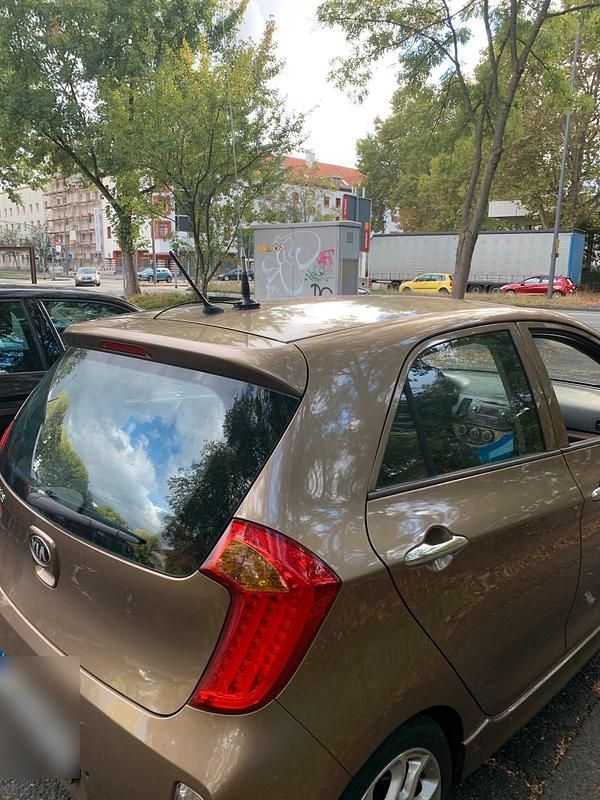 Gold Gebraucht 2013 Kia Picanto FIFA World Cup Edition Kleinwagen | 3.500 € - Bild 1/4