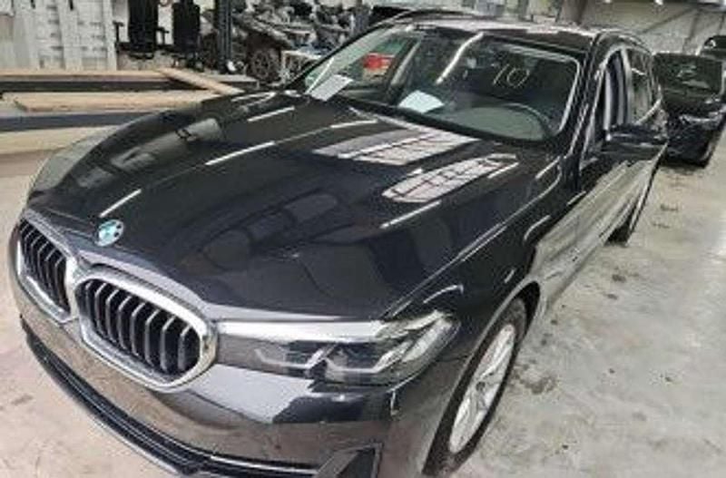 Schwarz Gebraucht 2023 BMW 520 Sport Line Kombi | 29.999 € (Superpreis) - Bild 1/4