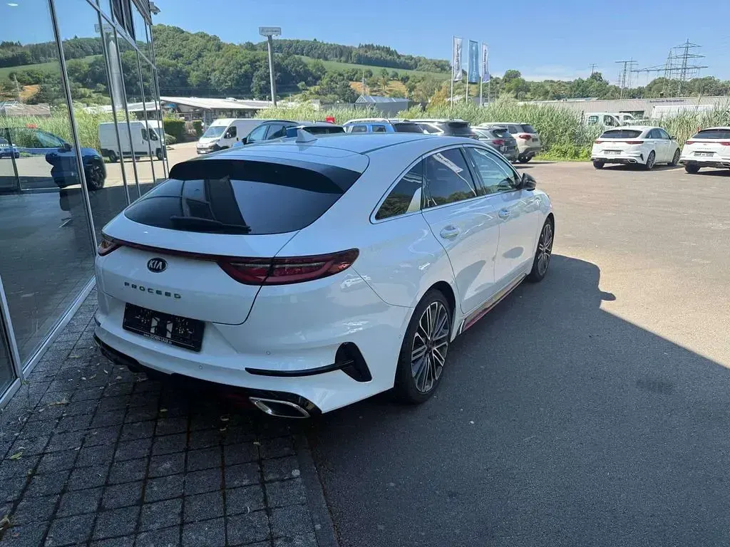 Gebraucht Kia ProCeed GT GT 204 PS (150 kW) 2021 (hw2) deluxeweiss met. Kleinwagen