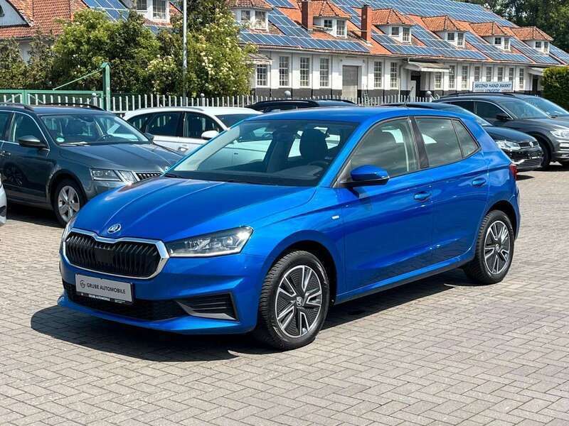 Blau Gebraucht 2022 Skoda Fabia Ambition Kleinwagen | 16.300 € (Fairer Preis) - Bild 1/4