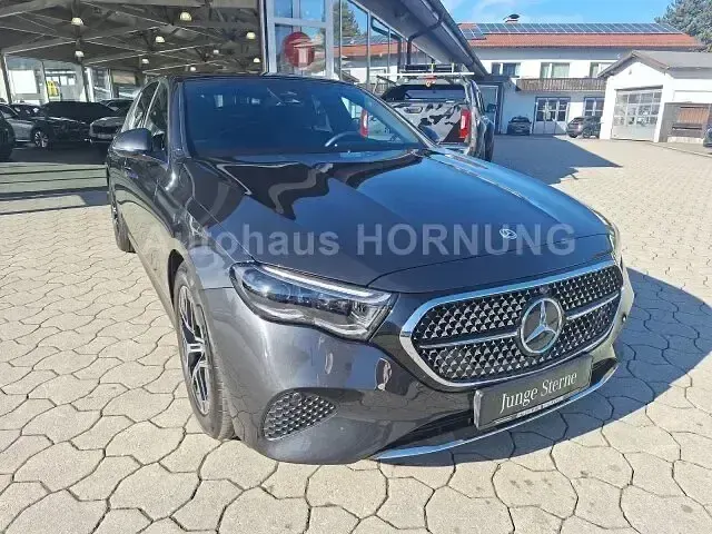 Gebraucht Mercedes E220 197 PS (144 kW) 2025 Grau Limousine