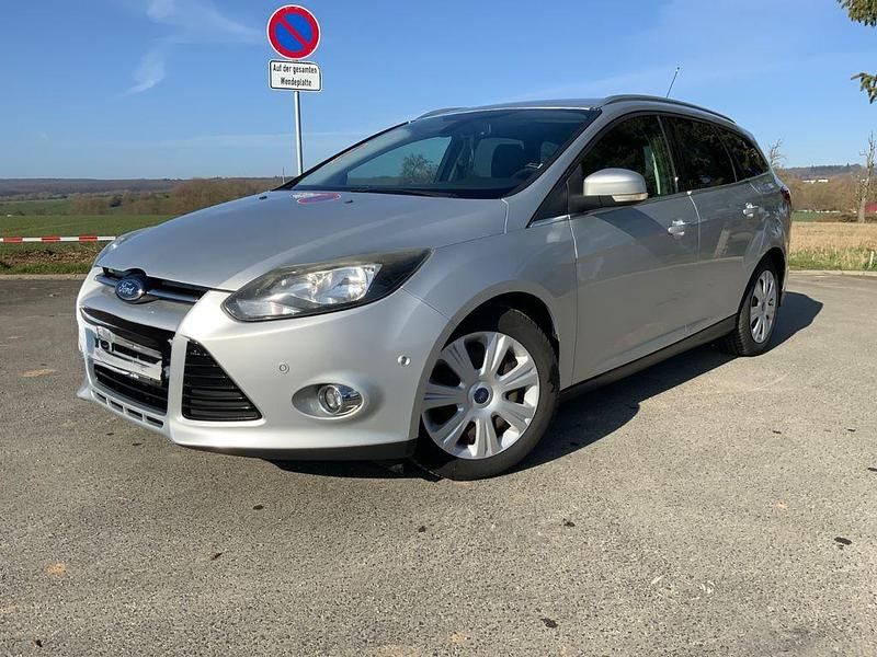 Gebraucht Ford Focus Titanium 125 PS (91 kW) 2013 Silber Kombi