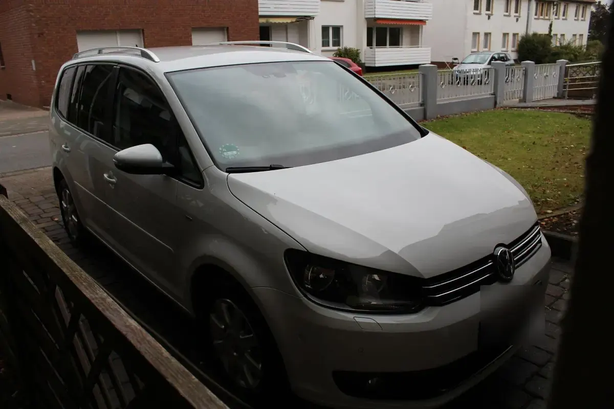 Gebraucht VW Touran Cup 105 PS (77 kW) 2015 Weiß Van / Kleinbus