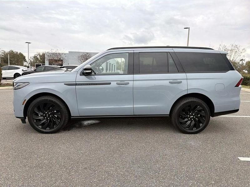 Gebraucht Lincoln Navigator 441 PS (324 kW) 2025 Grau SUV