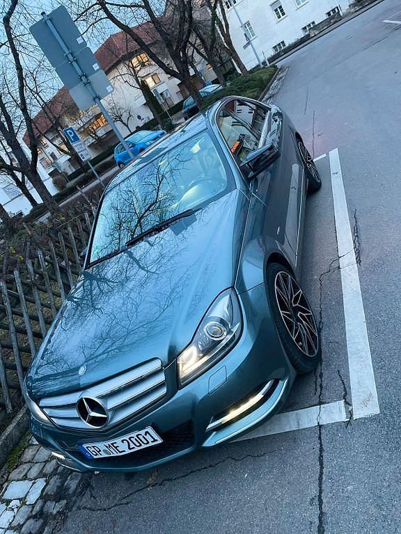 Silber Gebraucht 2011 Mercedes 220 Limousine | 12.999 € - Bild 1/4