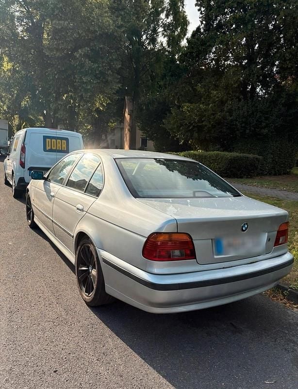 Silber Gebraucht 2000 BMW 520 Limousine | 2.200 € (Fairer Preis) - Bild 1/4