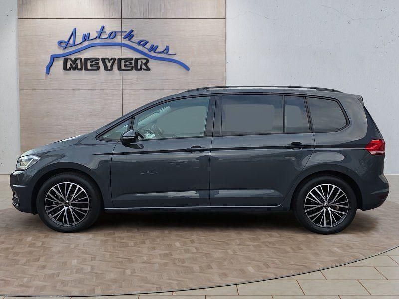 Gebraucht VW Touran 150 PS (110 kW) 2024 Delfingrau metallic Van / Kleinbus