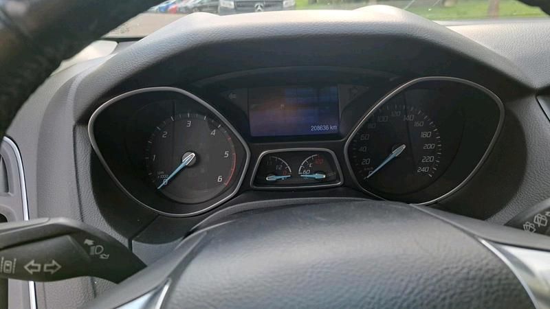 Usata Ford Focus 140 CV (102 kW) 2012 Bianco Station wagon