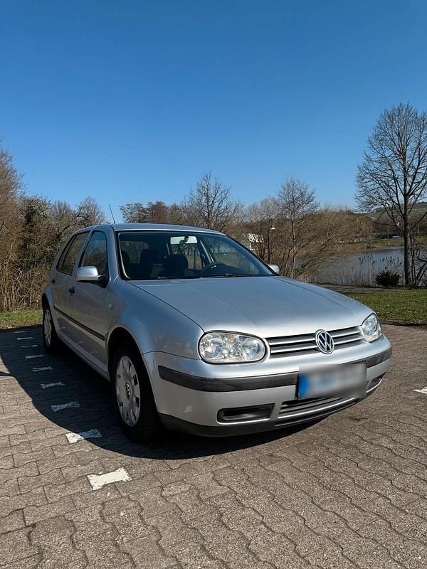 Gebraucht VW Golf IV 105 PS (77 kW) 2002 Silber Kleinwagen