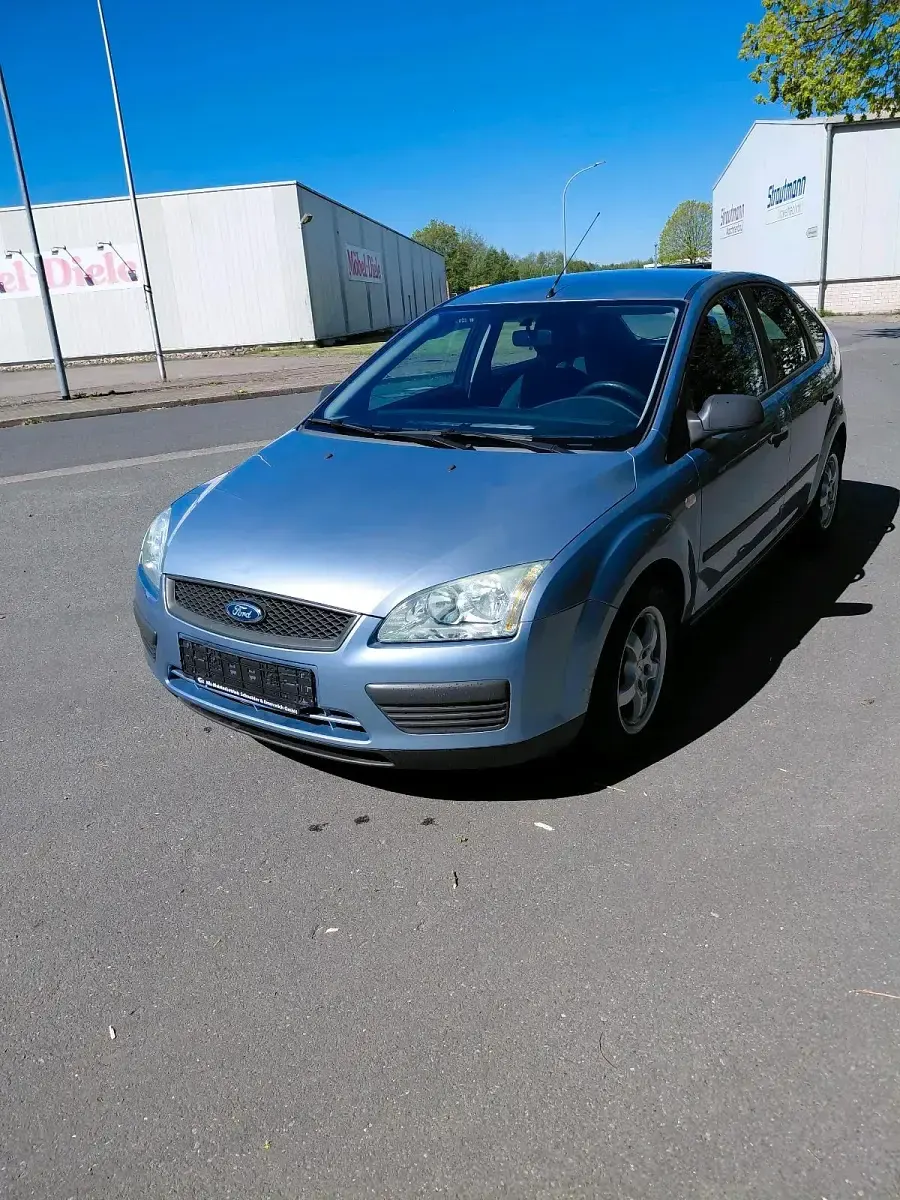 Second-hand Ford Focus 115 CP (84 kW) 2005 Albastru Hatchback
