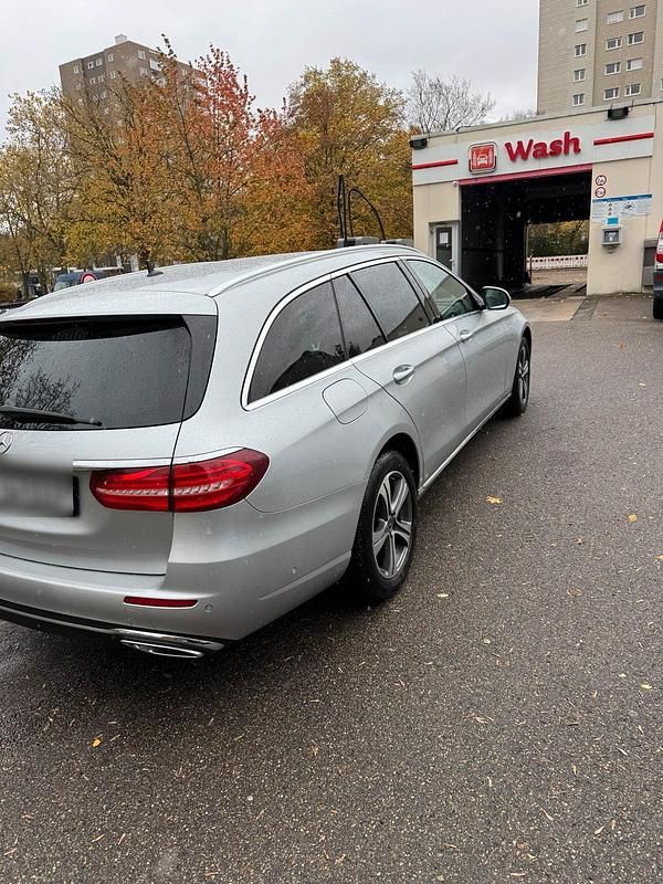 Gebraucht Mercedes E220 194 PS (142 kW) 2019 Silber Kombi