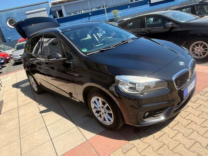 Black sapphire metallic Gebraucht 2015 BMW 216 Van / Kleinbus | 7.999 € (Fairer Preis) - Bild 1/4