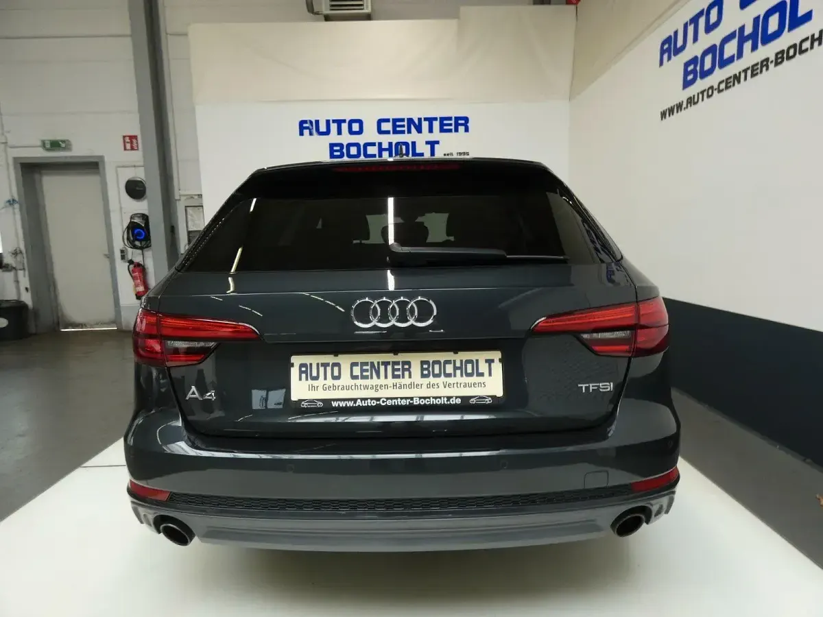 Używany Audi A4 S-Line 252 KM (185 kW) 2017 Szary Kombi