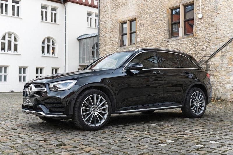 Schwarz Gebraucht 2021 Mercedes GLC300 AMG line SUV | 37.500 € (Superpreis) - Bild 1/4