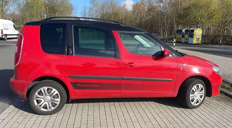 Gebraucht Skoda Roomster 75 PS (55 kW) 2012 Rot Van / Kleinbus