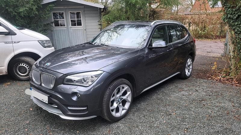Grau Gebraucht 2015 BMW X1 xLine SUV | 9.900 € (Superpreis) - Bild 1/4
