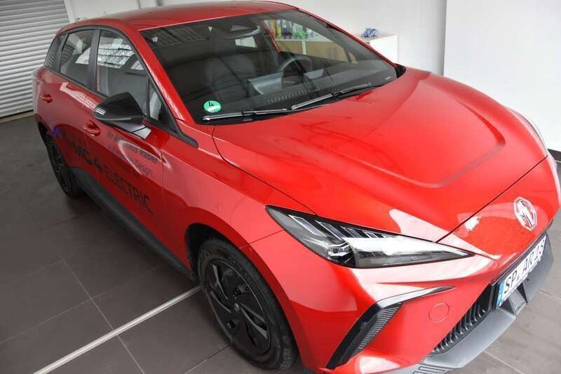 Diamond red Gebraucht 2023 MG MG4 EV Kleinwagen | 16.995 € (Fairer Preis) - Bild 1/4