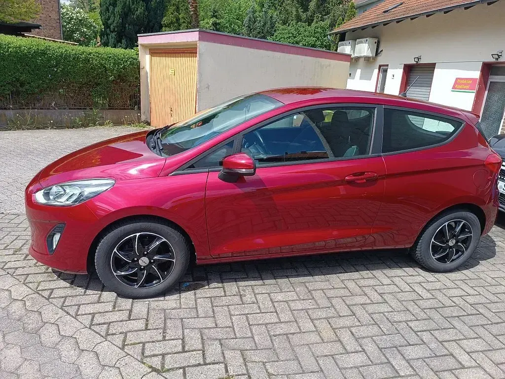 Gebraucht Ford Fiesta Cool & Connect 101 PS (74 kW) 2018 Rot Kleinwagen