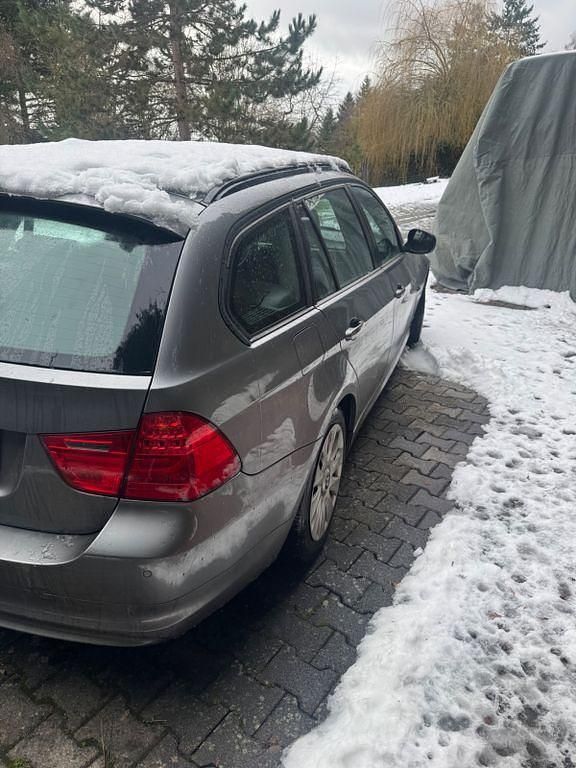 Gebraucht BMW 316 116 PS (85 kW) 2011 Grau Kombi