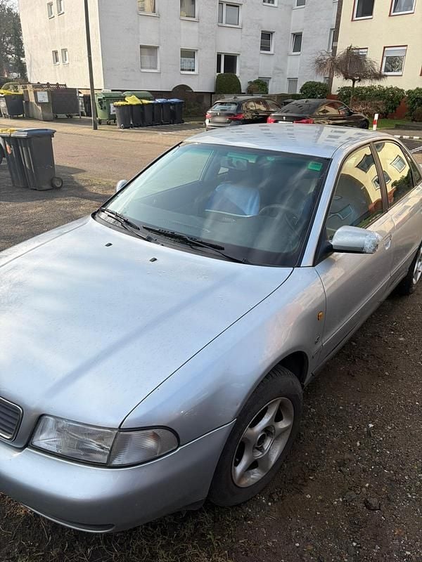 Gebraucht Audi A4 Design 100 PS (73 kW) 1997 Silber Limousine