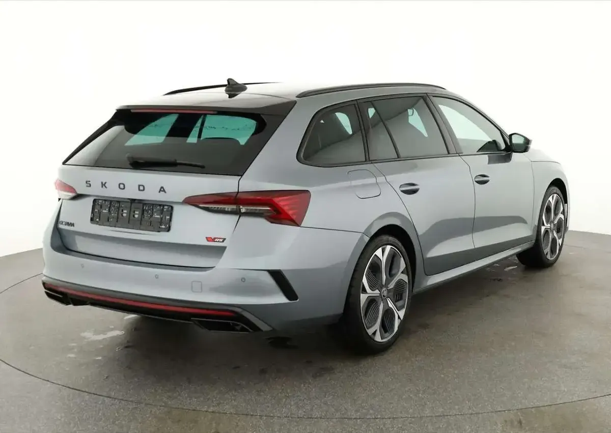 Neu Skoda Octavia RS 265 PS (194 kW) 2025 Grau Kombi