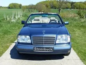 Usata Mercedes E220 150 CV (110 kW) 1994 Blu Cabrio