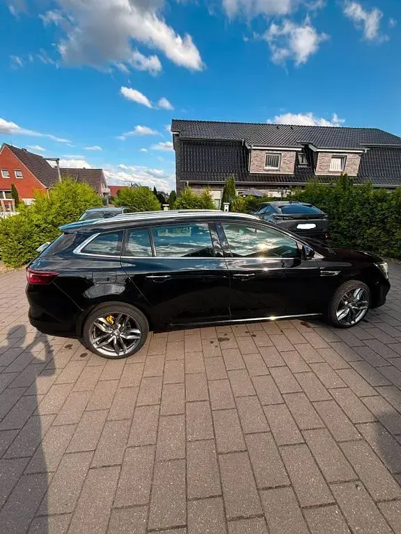 Gebraucht Renault Mégane IV Intens 110 PS (80 kW) 2017 Schwarz Limousine