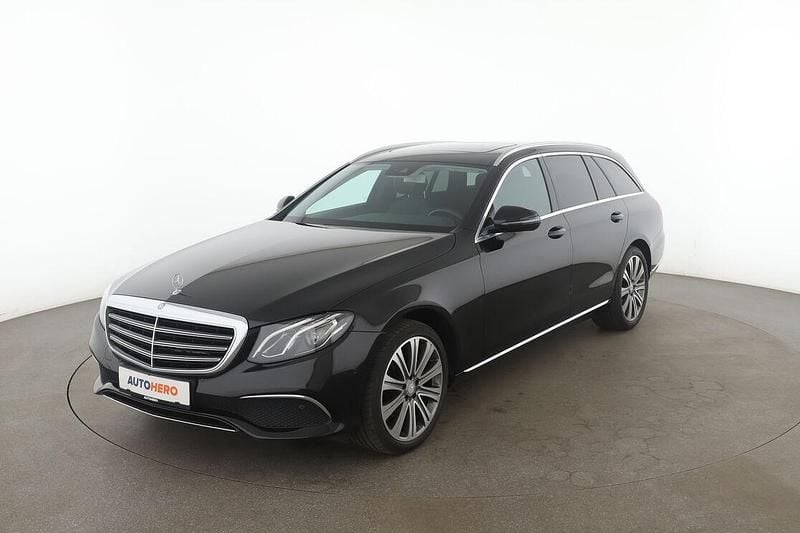 Schwarz Gebraucht 2018 Mercedes E220 Exclusive Kombi | 25.840 € (Guter Preis) - Bild 1/3