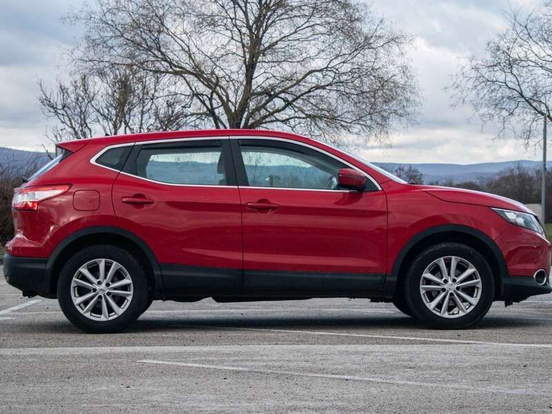 Rot Gebraucht 2017 Nissan Qashqai Acenta SUV | 8.900 € (Fairer Preis) - Bild 1/4