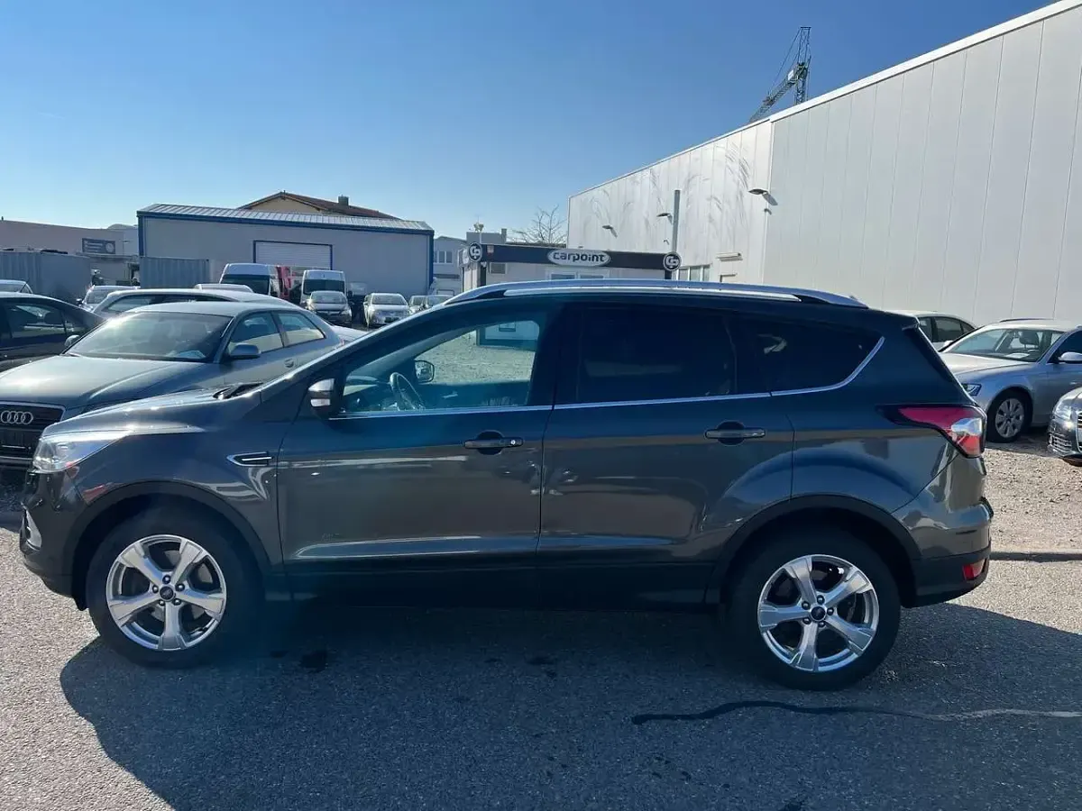 Gebraucht Ford Kuga Titanium 180 PS (132 kW) 2017 Gray metallic SUV