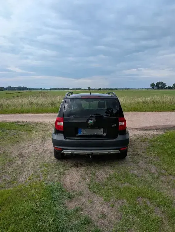 Gebraucht Skoda Yeti GreenLine 105 PS (77 kW) 2011 Schwarz SUV