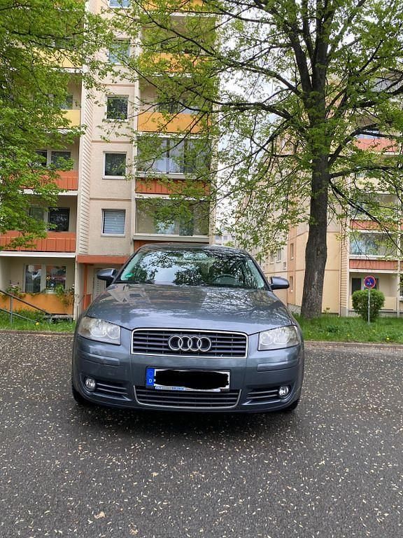 Blau Gebraucht 2004 Audi A3 Attraction Limousine | 700 € (Superpreis) - Bild 1/4