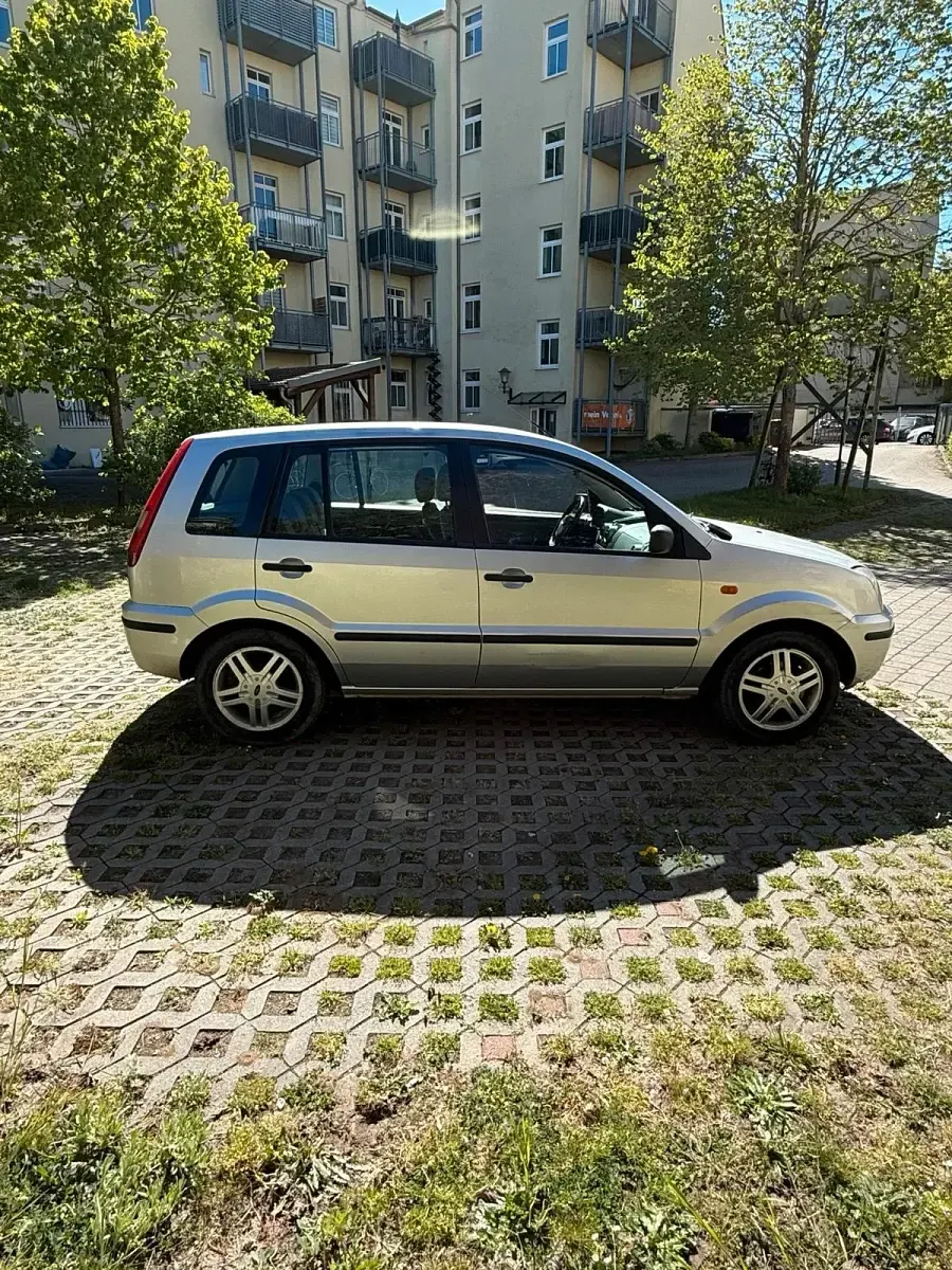 Usata Ford Fusion 82 CV (60 kW) 2002 Argento Utilitaria